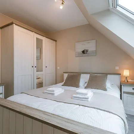 Huswell - Spacious 3-bedroom In * Oostende